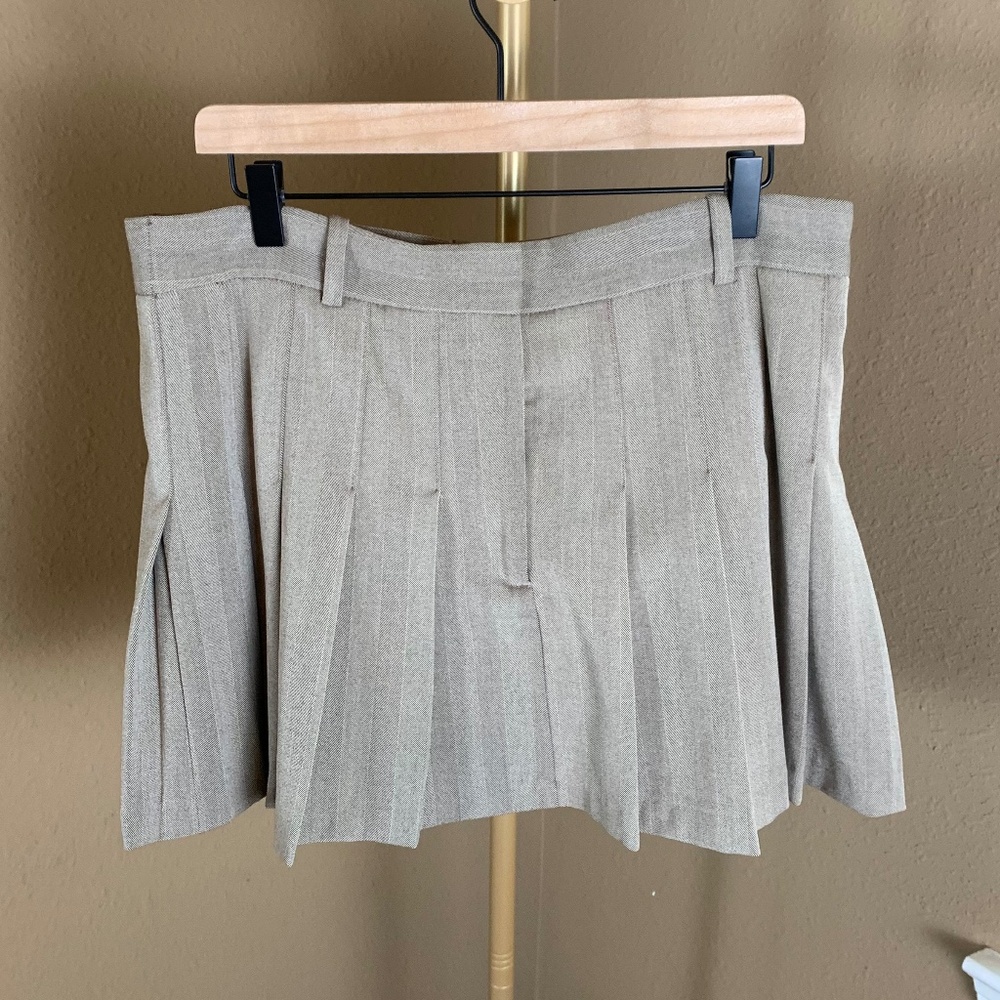 Abercrombie & Fitch Pleated Skort Taupe Size L NWT